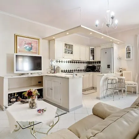 Elegant Historic House -10 Min To The Center - Apartment